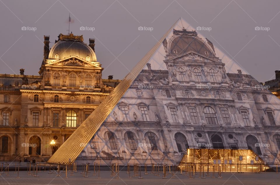 Pyramide du Louvre 