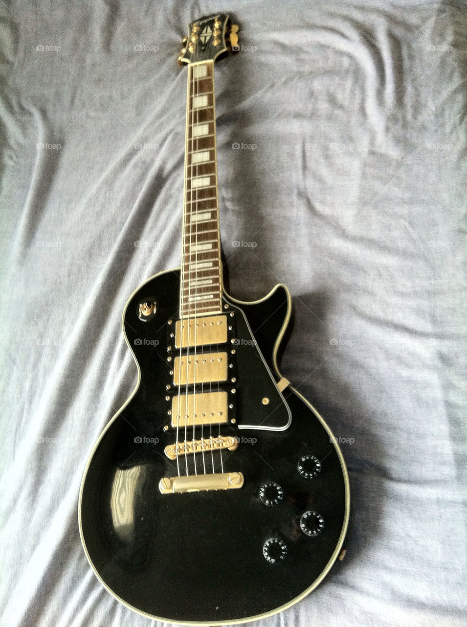 black gold beauty guitar by niall
