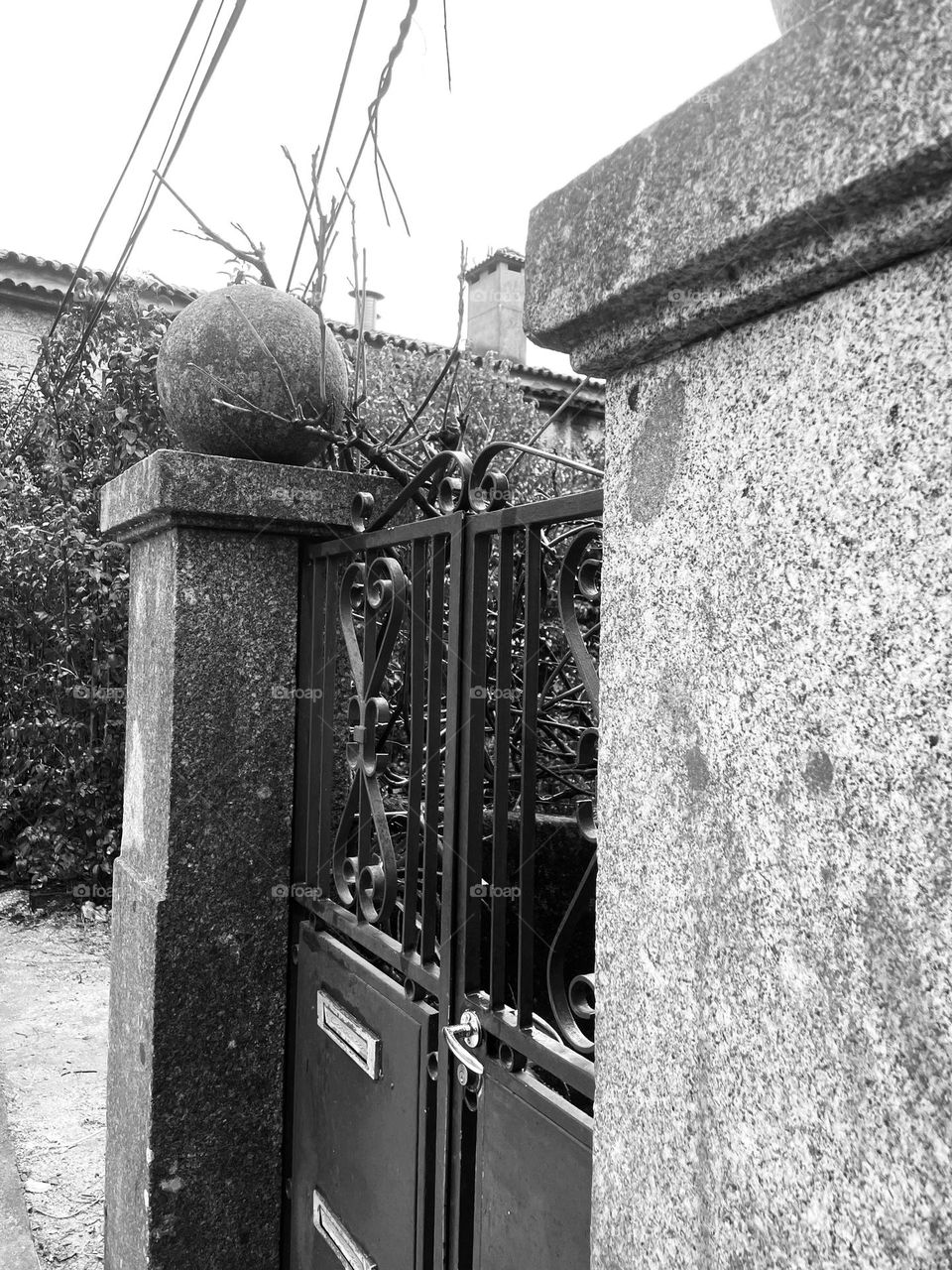 Grades que guardam segredos de um tempo passado. 