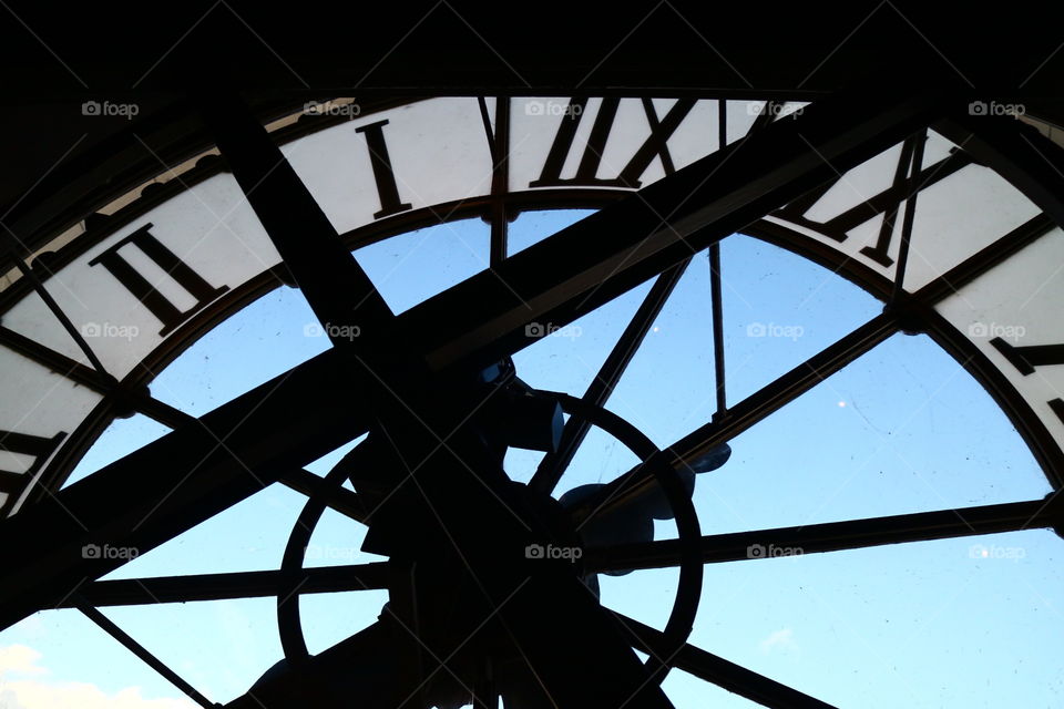 Reloj mecánico en el museo de Orsay en París, Francia 