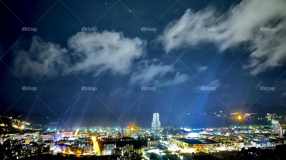 Cloudy city lights AMR Wozko