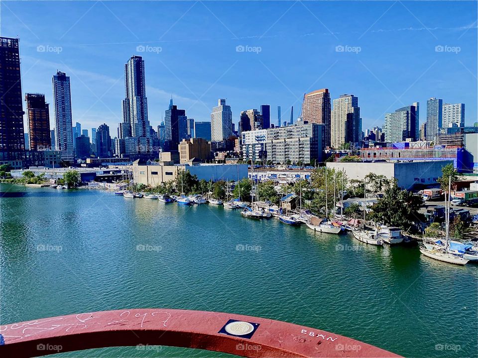 This is a gorgeous NYC photograph taken from the „Pulaski Bridge“ at „Newtown Creek“ in LIC, Queens on a beautiful sunny and hot Indian summer day, one of the last for the season in early October 2023. Hypnotic Productions