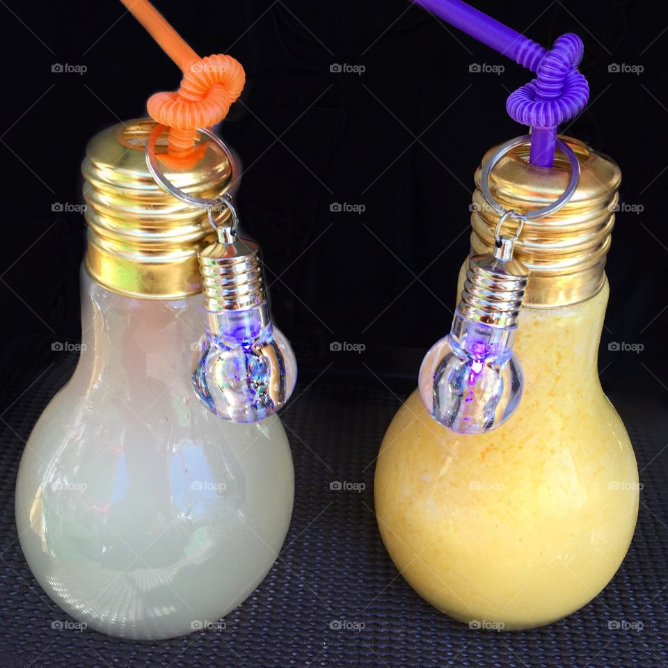 Lightbulb jars are the new beverage craze
