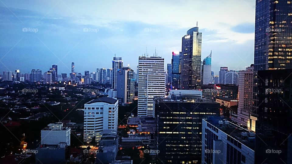 it was 6 PM, but it's not dark yet