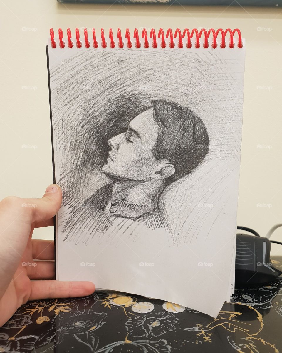 Спящий парень