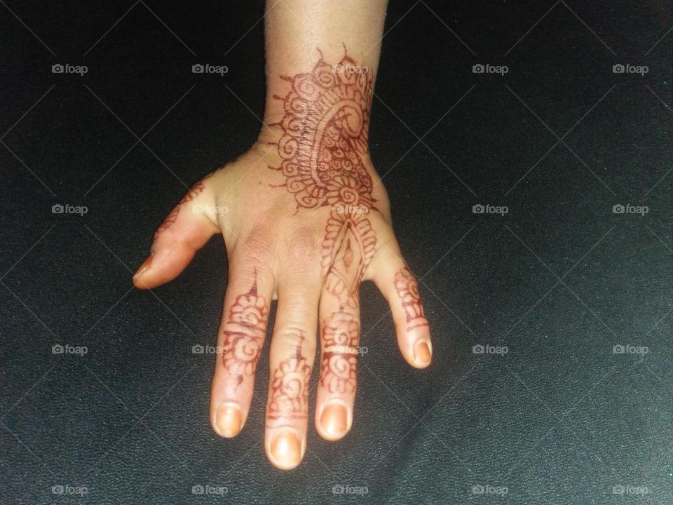 Beautiful hand decorated by henna.