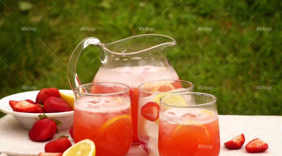 Fresh homemade strawberry lemonade