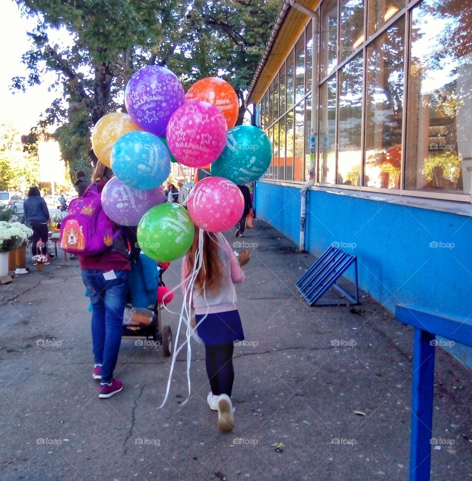 girl with colored balls девочка с цветными шарами