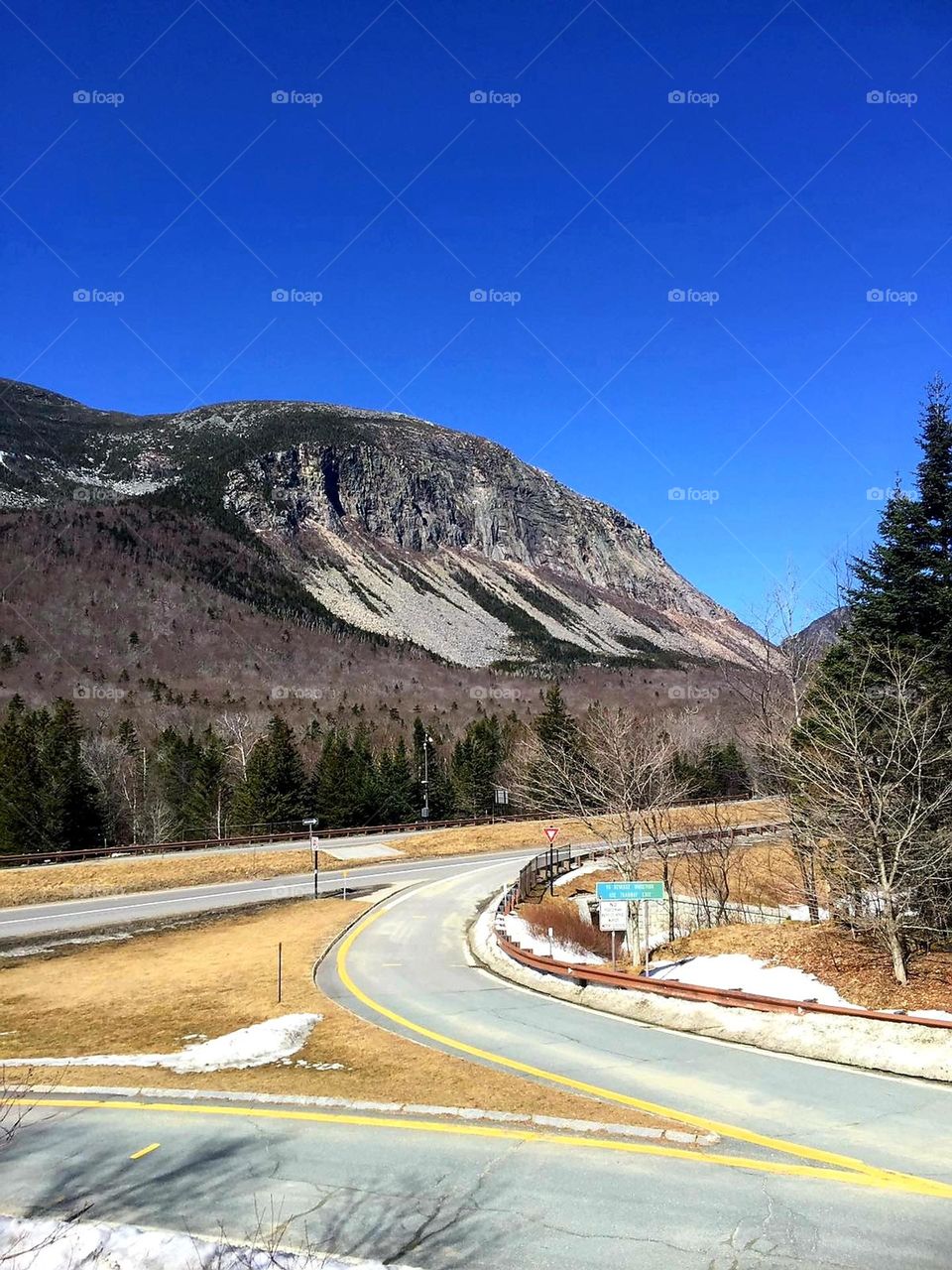 Boston, Massachusetts, EUA!! 
Viagem de carro pelas lindas montanhas de Massachusetts, do Maine e de New Hampshire.
As vezes uma imagem diz mais que mil palavras, é o caso da foto em questão.😉