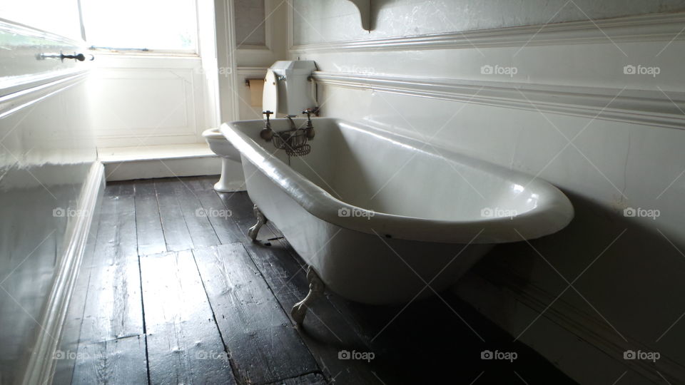 british stately home bathroom