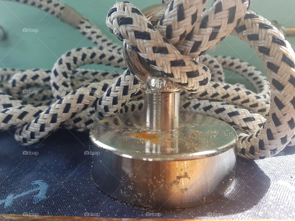 A magnet attached to a rope, with the magnet you can remove iron objects from the water that are lost and / or left in the water.