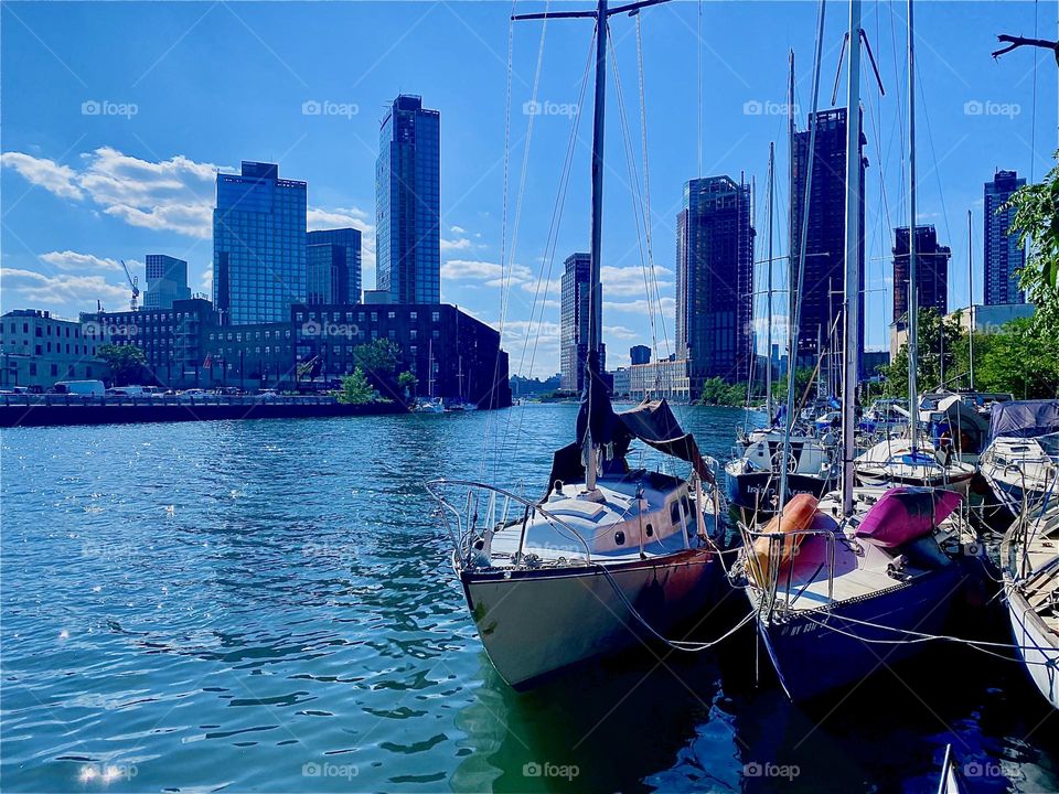 As the sun‘s energy begins to fade  it also seems to be at its warmest when the golden glow fills our very essence here at „Newtown Creek“ by the „Pulaski Bridge“ in LIC, Queens. 2023. Hypnotic Productions