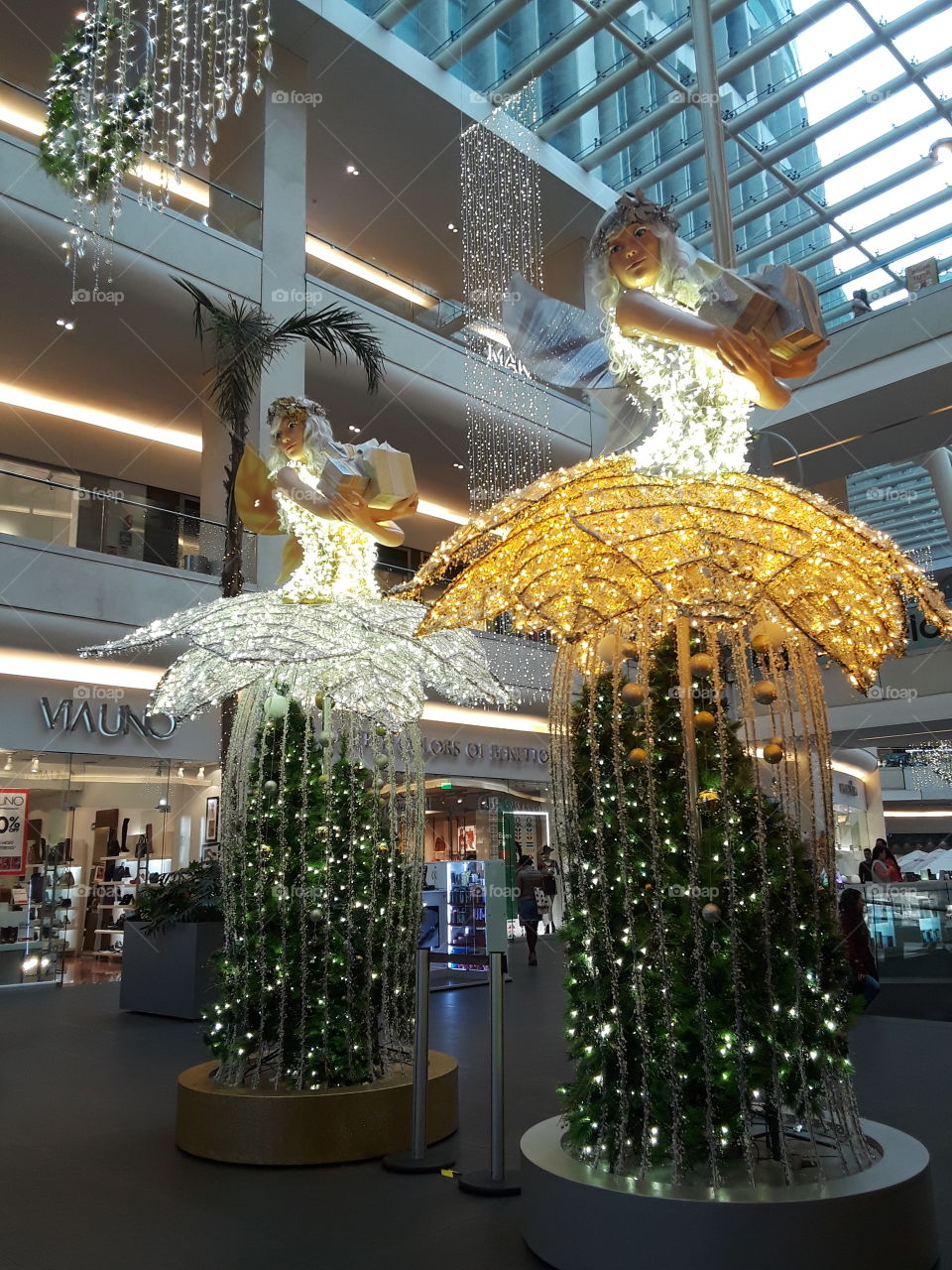 hadas con luces focos... serie.. con alas, cantaros, volando, flotando, navidad, mujeres,  vestido de luces. navideño. festividad