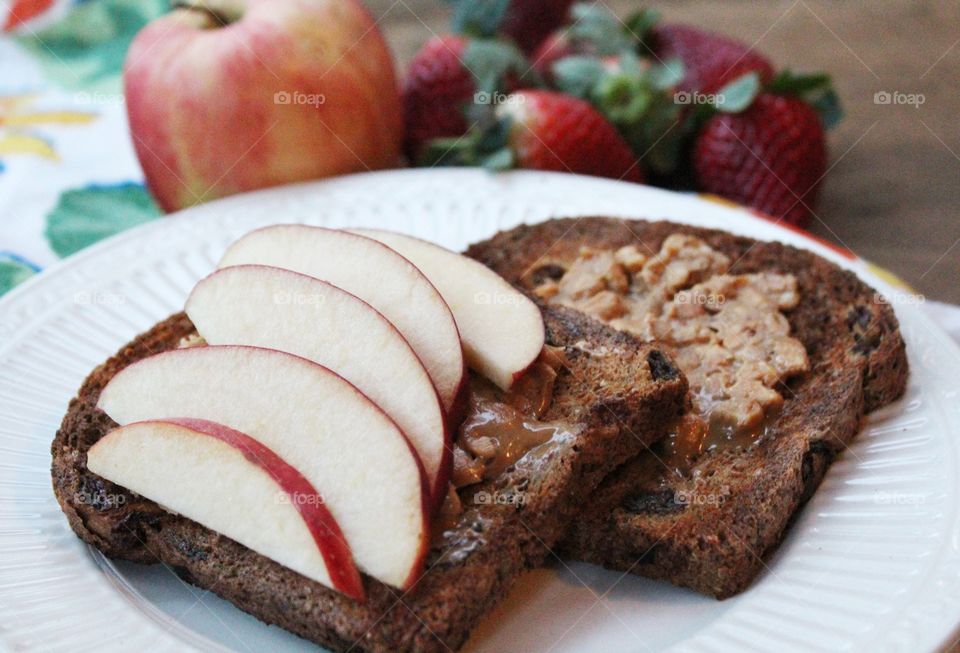 Raisin toast and peanut butter with apples