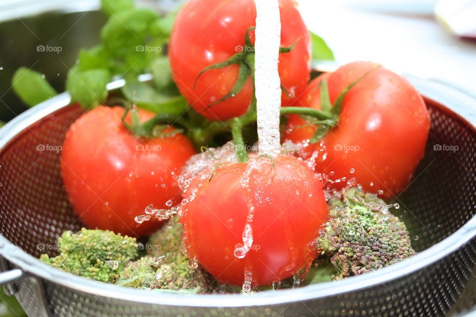 Rinsing the tomatoes underwater