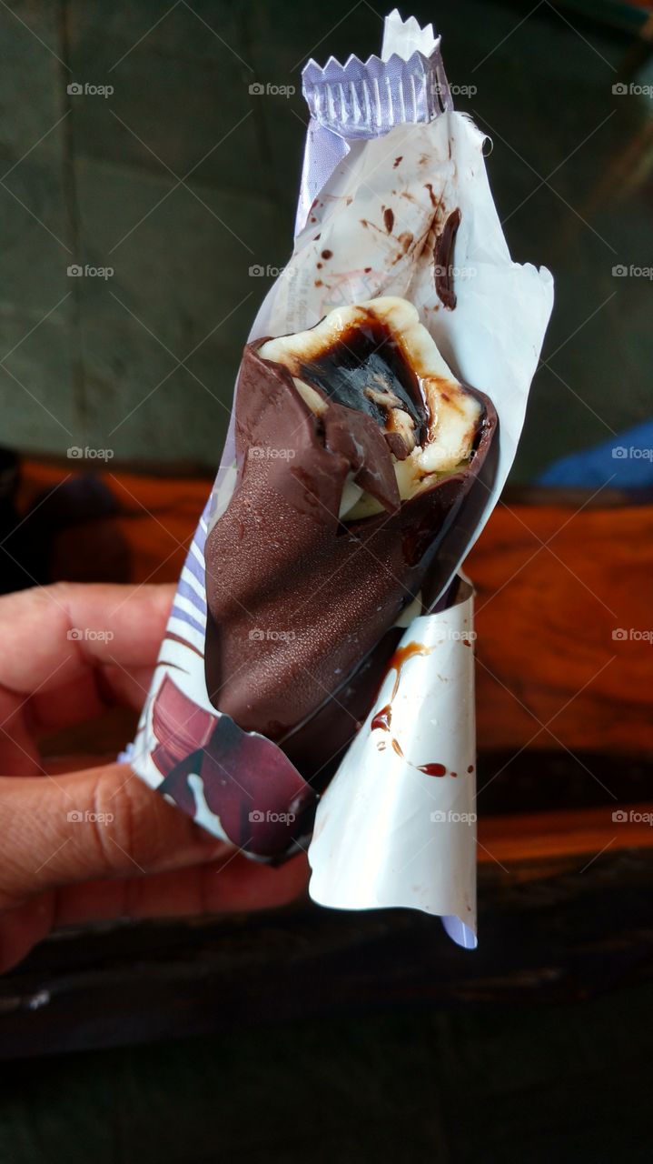 Picolé/Sorvete. Chocolate, leite.