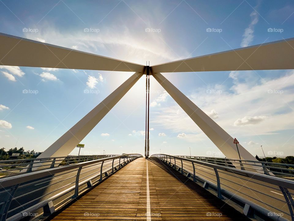 Bridge symmetry backlight with lines