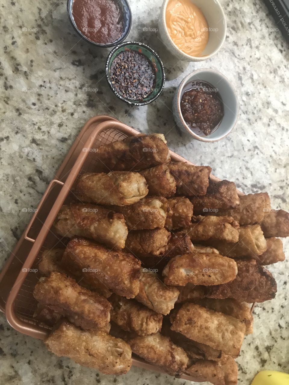 Egg rolls and sauce 