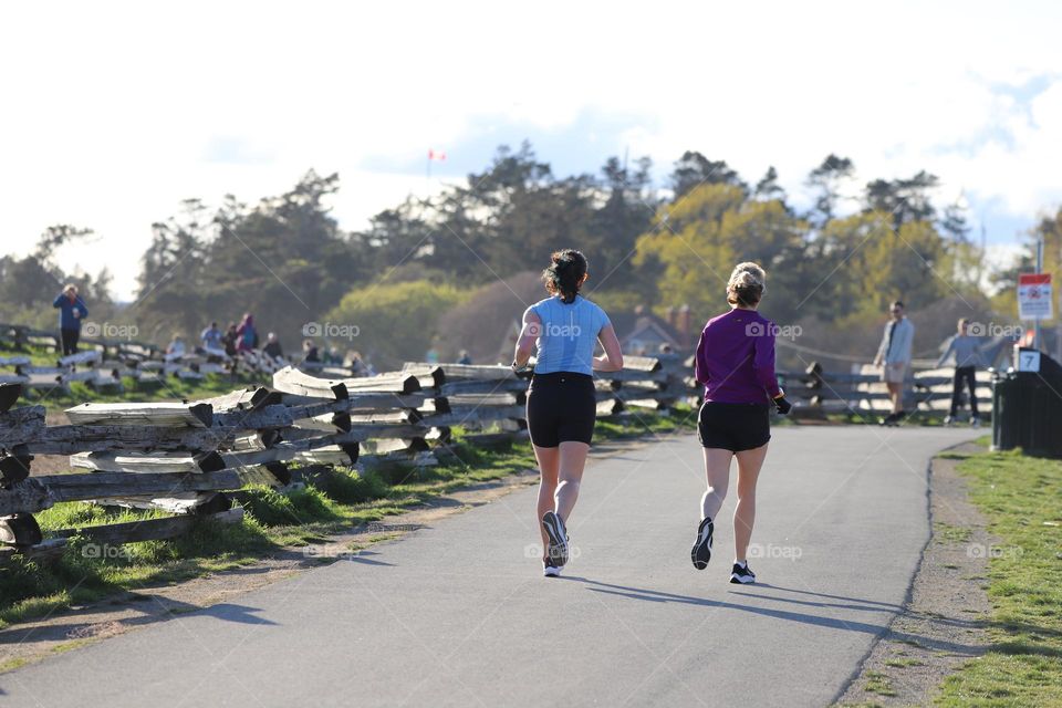 Women running 