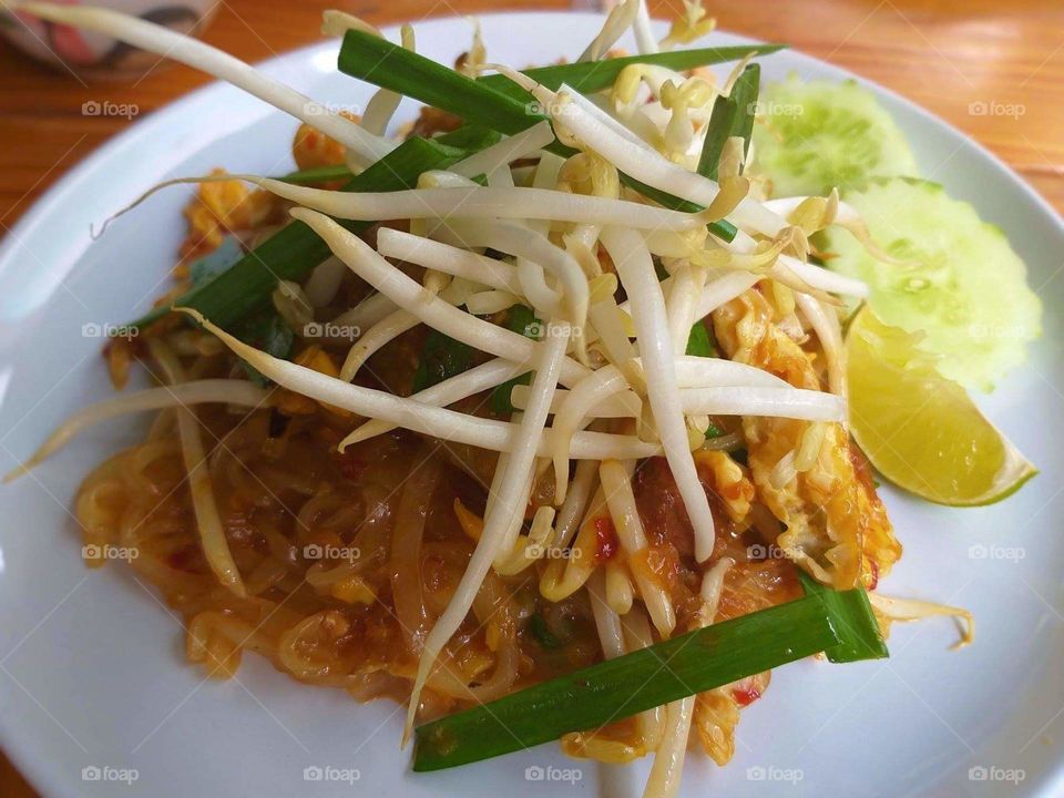 pad thai. thai food.