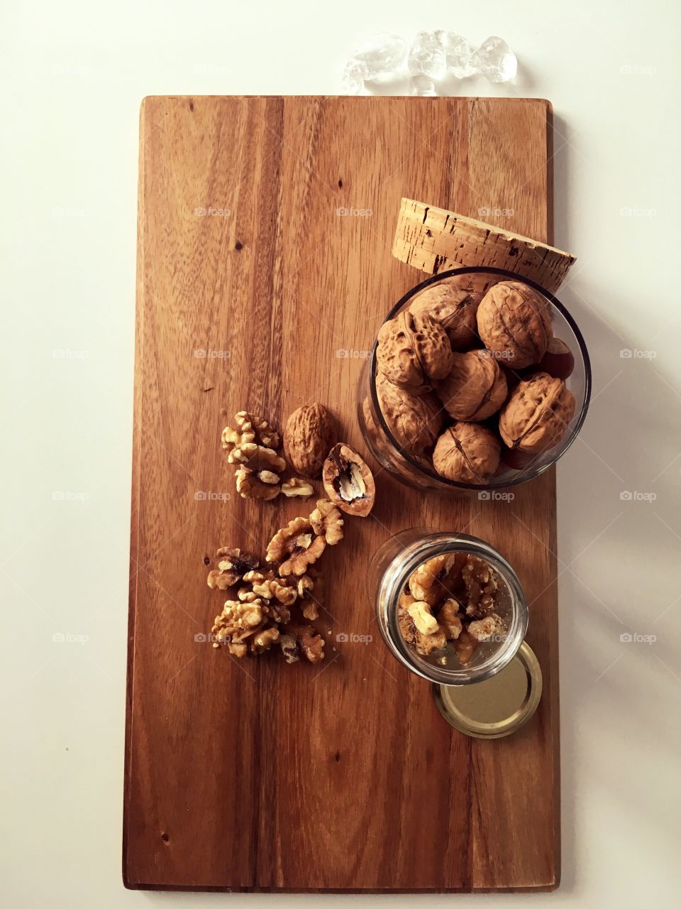 Walnuts prosessing point, all over the cutting board. Matching colors make simple and good looking pic.