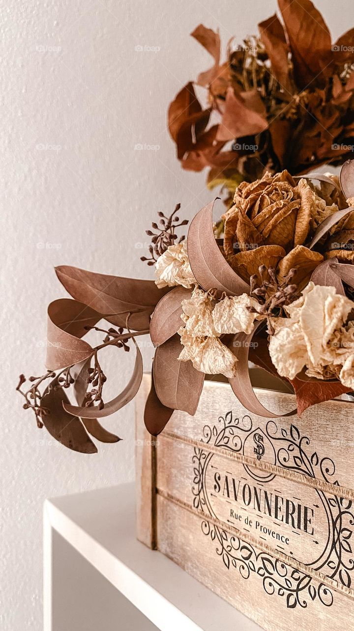 Dry flowers in a wood box