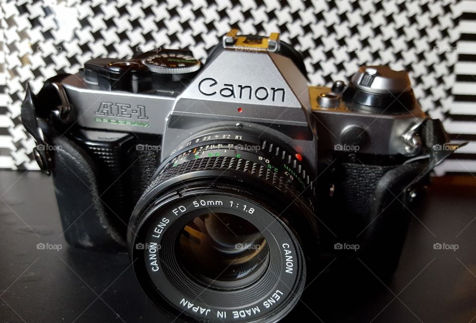 CANON  AE-1 PROGRAM CAMERA
