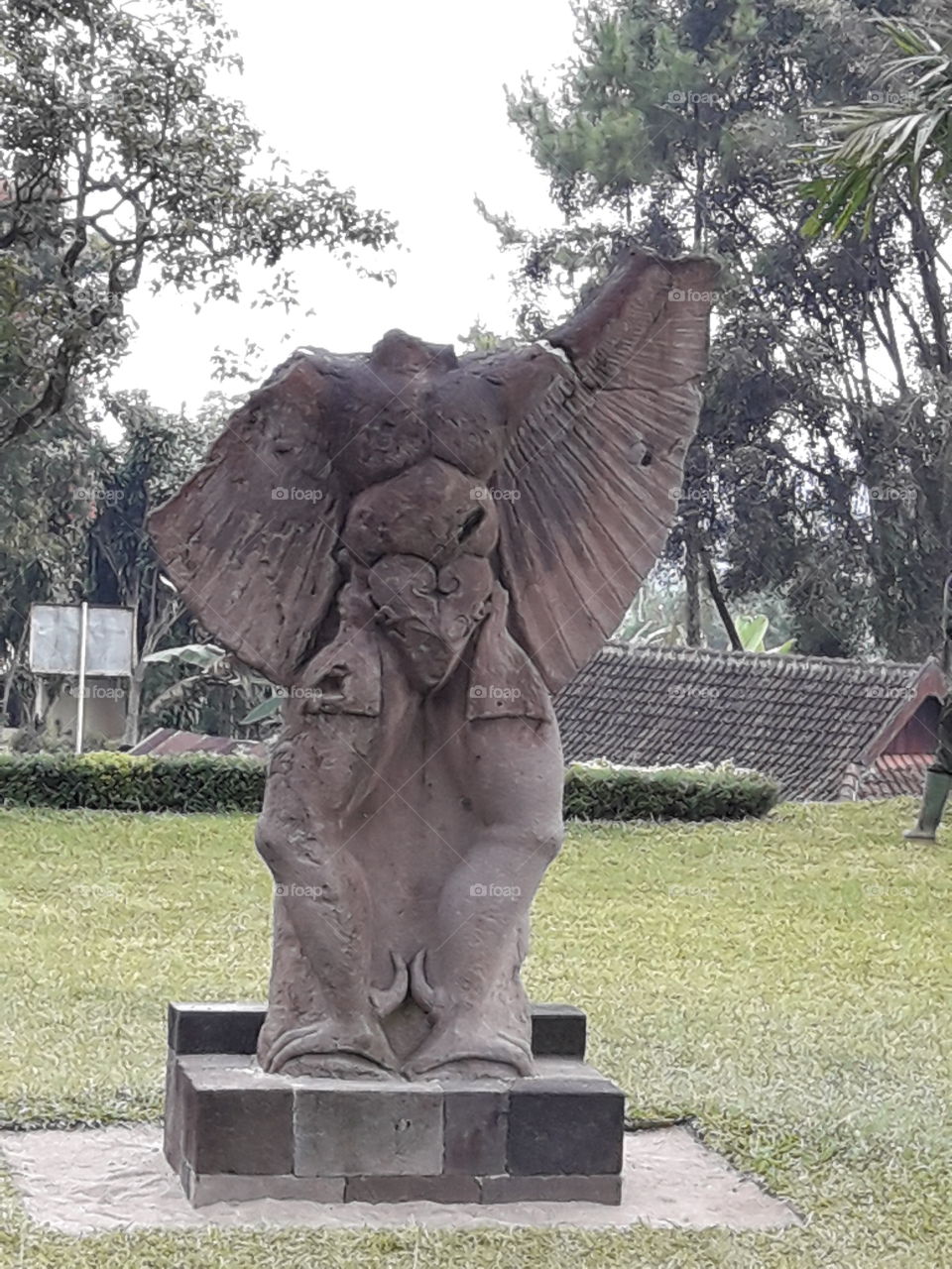 relief patung burung garuda (candi sukuh indonesia