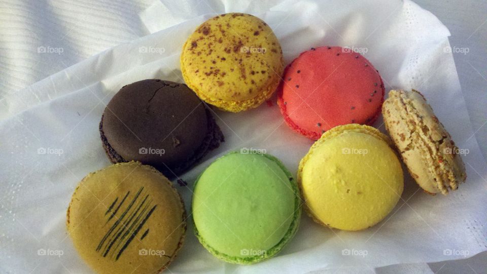 Assorted Macarons 