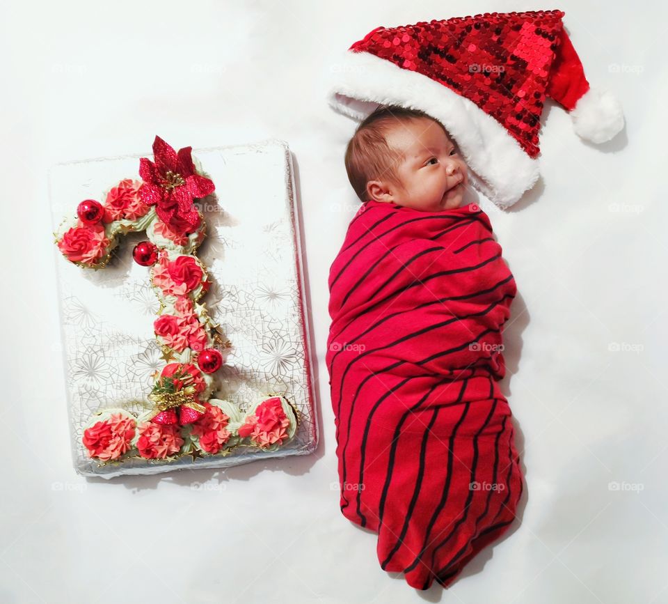 One Month old shoot with Baby Ely. Christmas Feels.