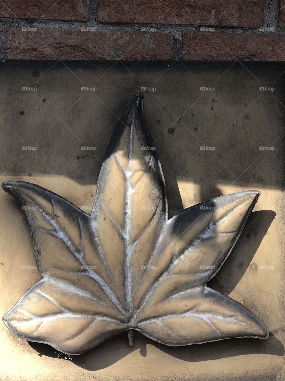 Leaf in metal