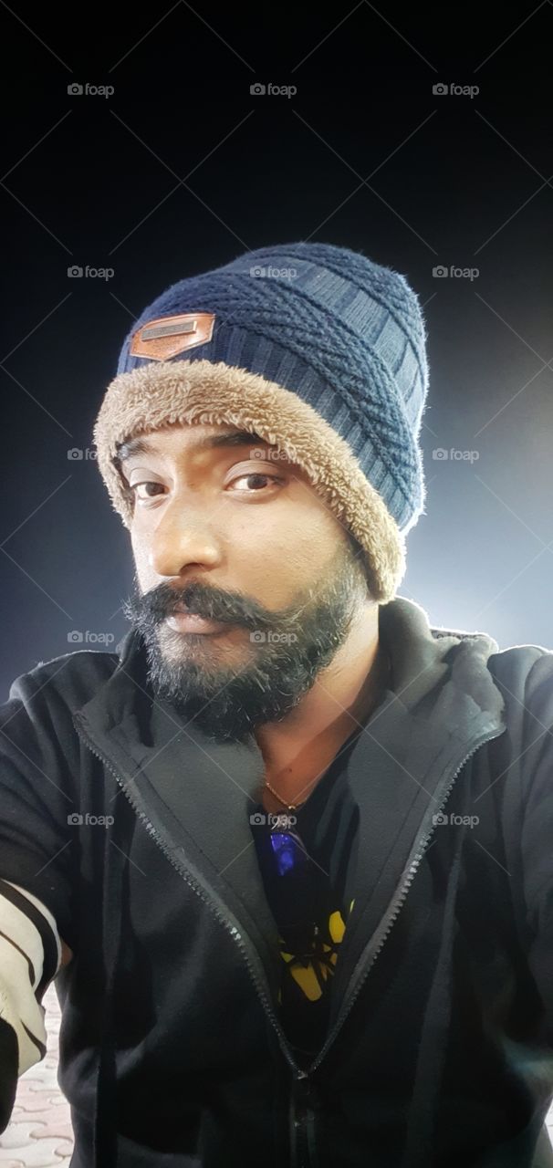 #rk #selfie #self #mobileclick #mobilephotography #s10plus #samsungs10plus #cool #coolclimate #chilling #chillingout #winter #portrait #people #man #cap #wear #fashion #face #jacket #outside #outwear #night #nightLove #nightlight #nightime