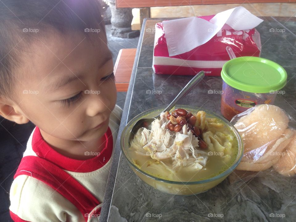 Eating time ..big food confiuse #delicious #indonesianfood children  noodles