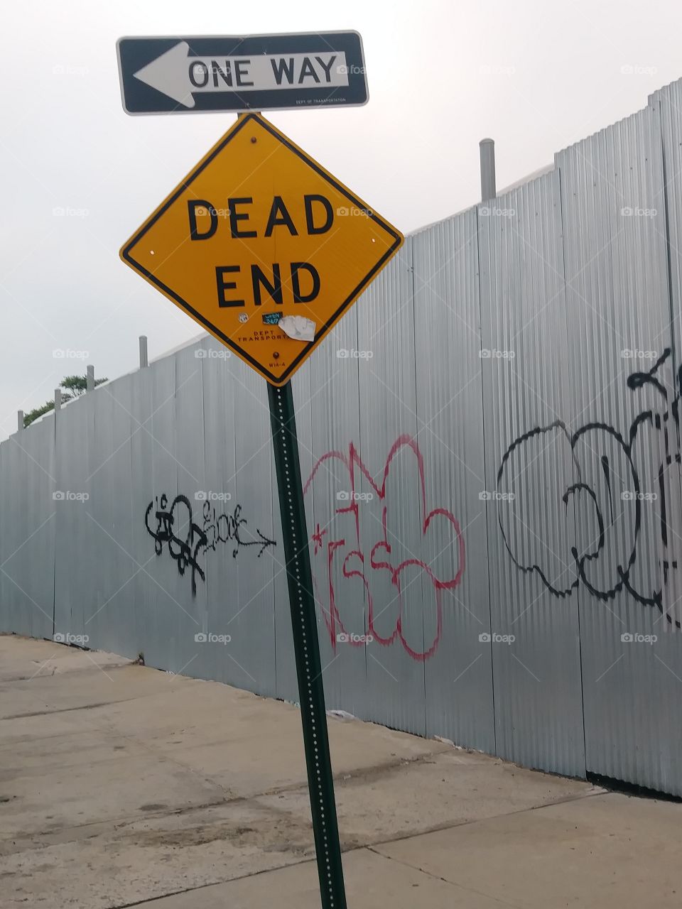 sign fence dead end
