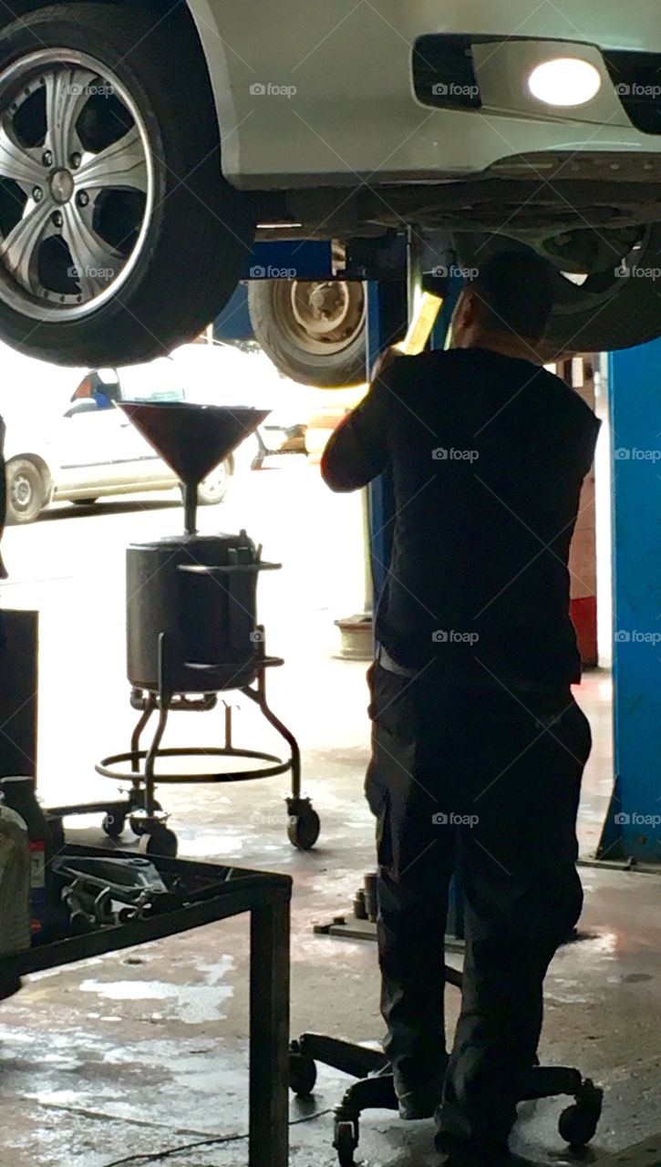 Replacement of car oils in the garage