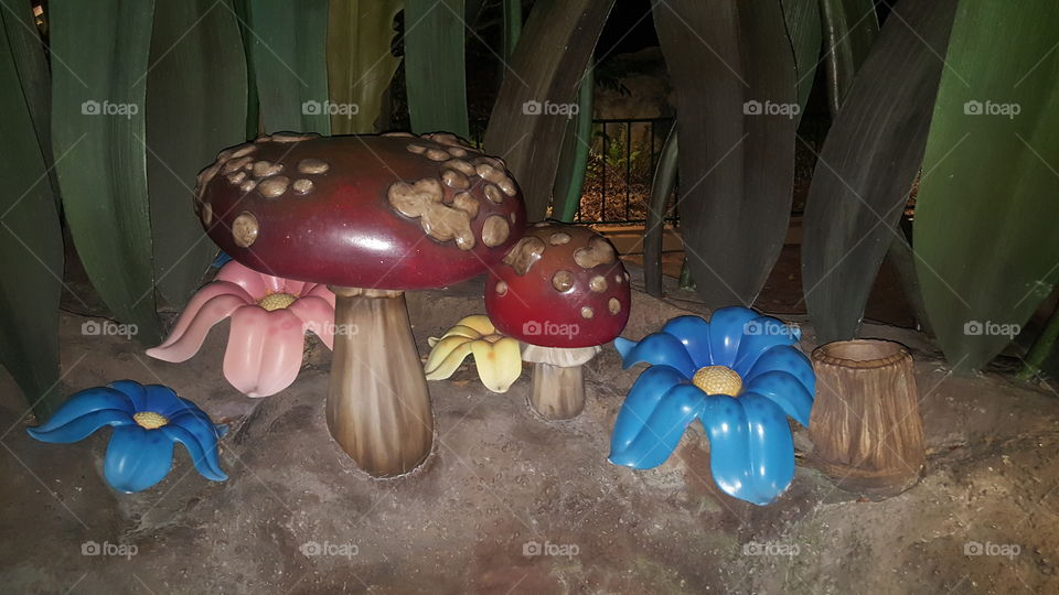 toadstool and flowers in pixie hollow