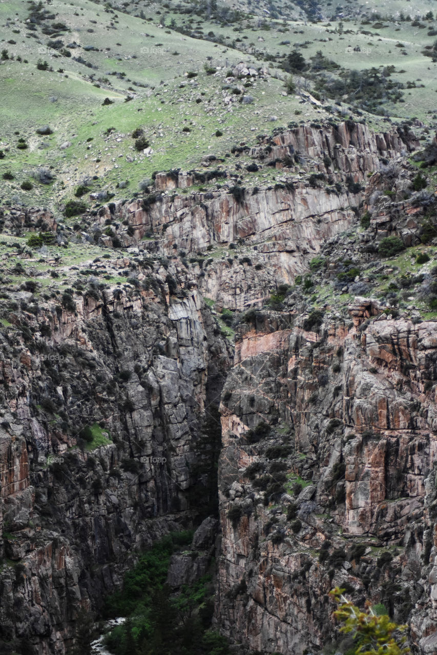 valley between the mountains