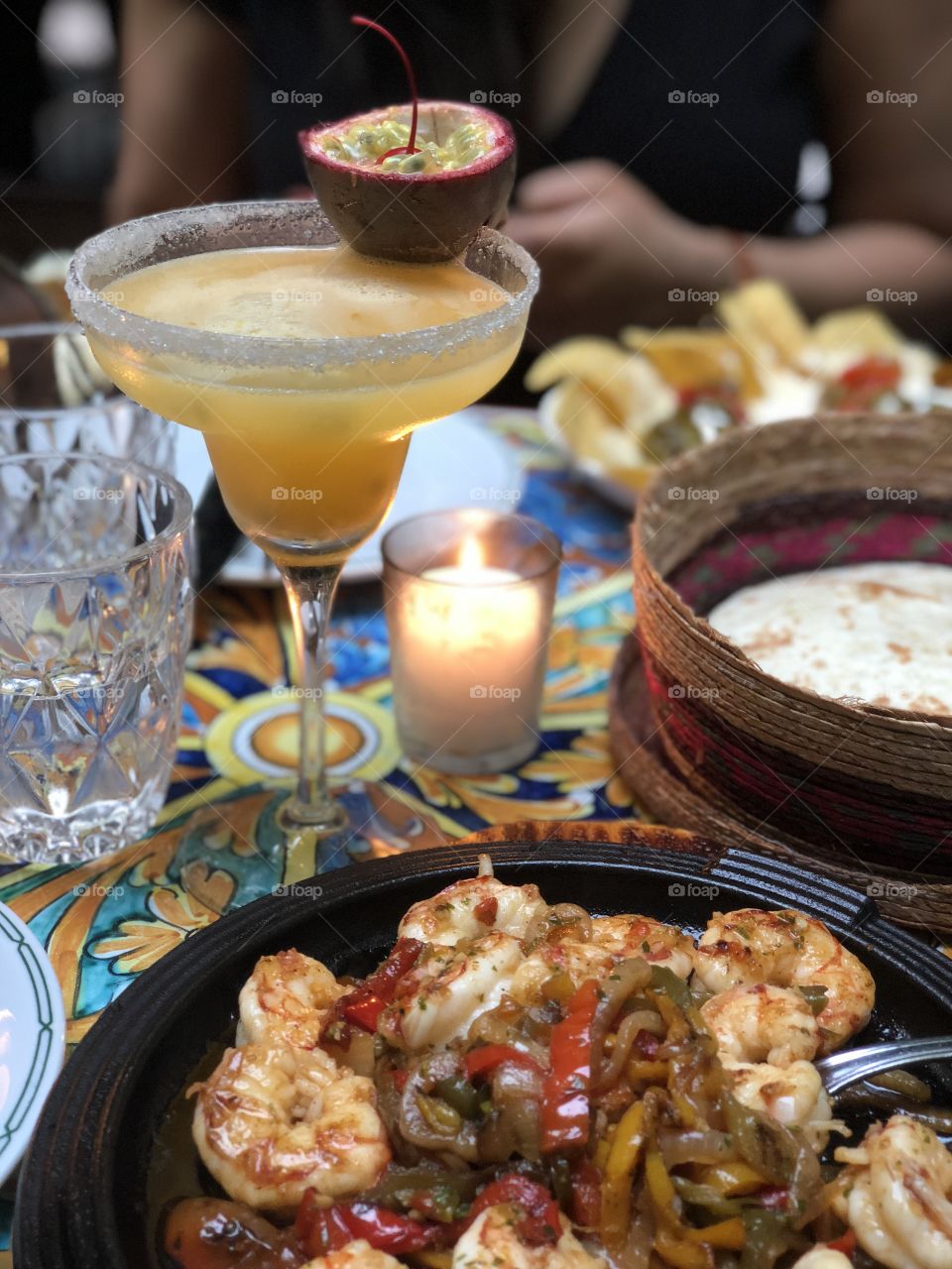 Delicious Mexican fajitas with a margarita
