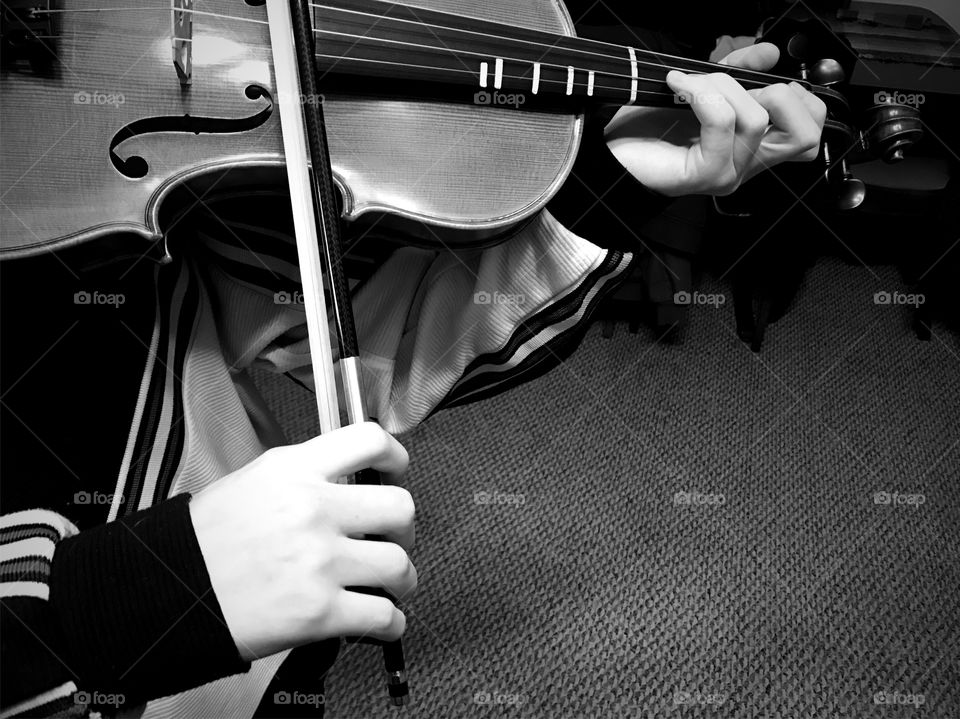 BW Hands Playing Violin