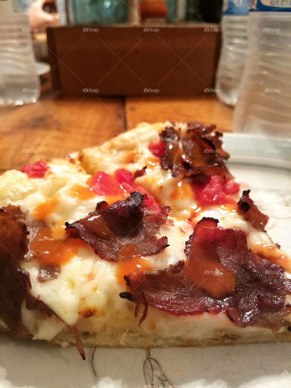 Steak pizza