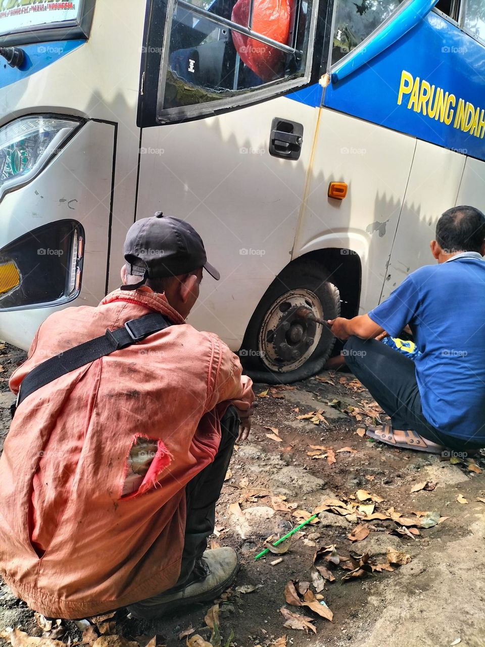 picture of a mechanic repairing a blown car tire