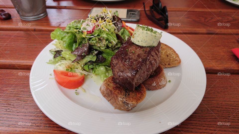 Steak mit Salat