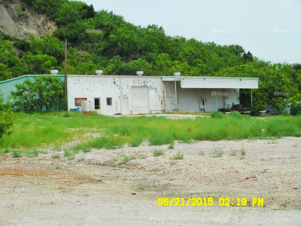 old shipping dock. This is a picture of some building 🏢 that was used to send out merchandise from Mineral Wells Texas