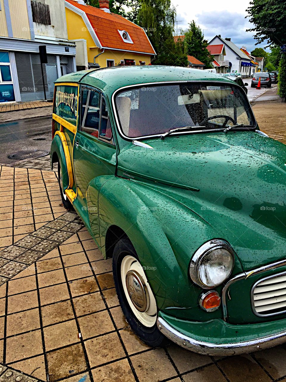 Front view of an old green beautiful car!