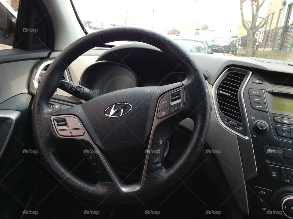 Steering wheel and drivers cockpit of a Hyundai Santa Fe