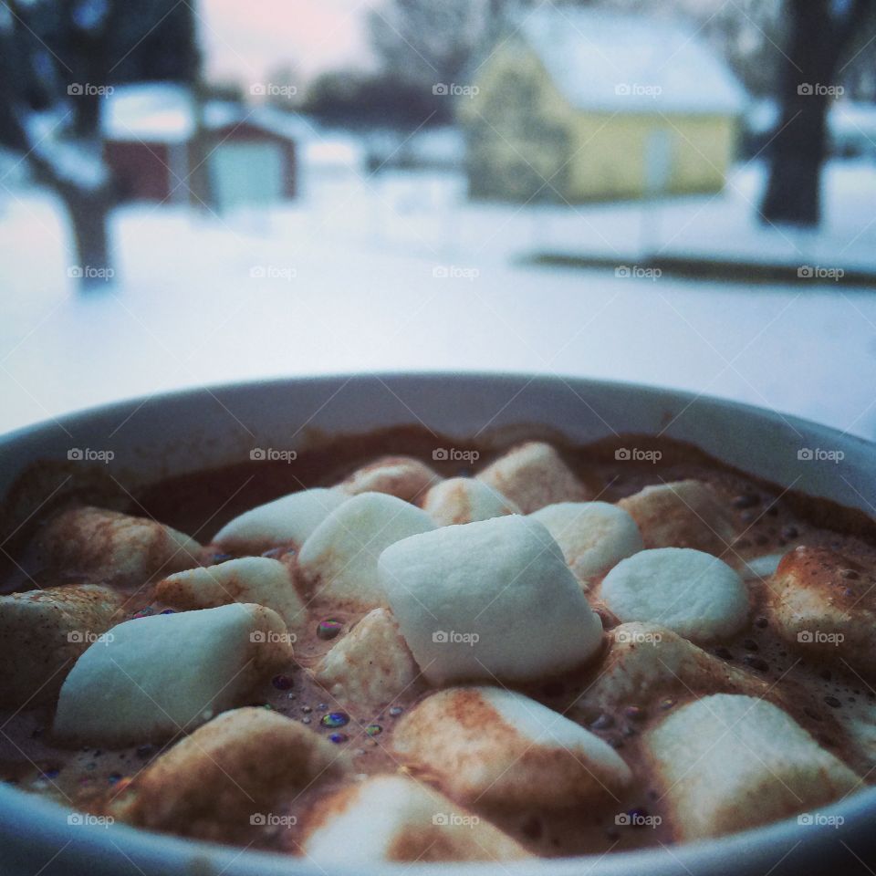Snow, hot-coco and a camera