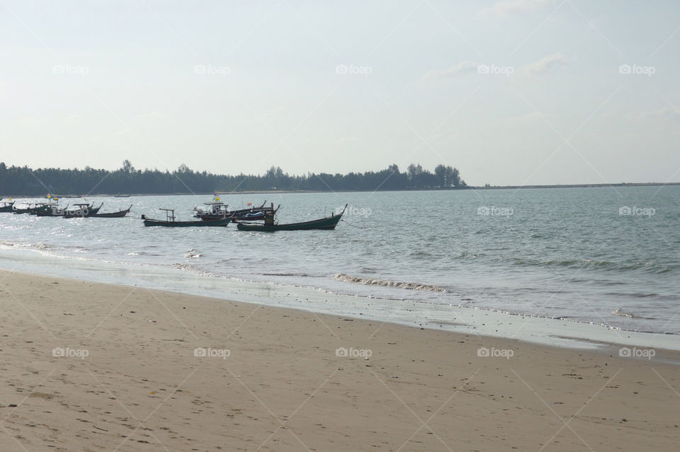 beach boats thailand by kamrern