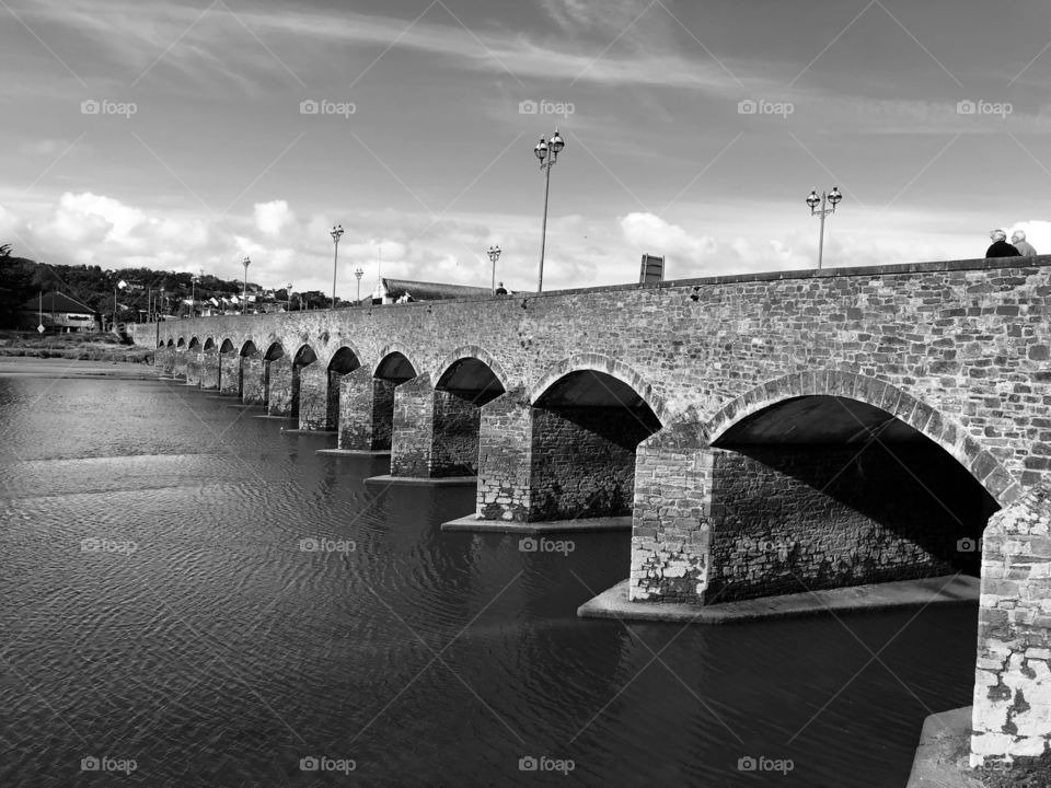 A view of the same bridge and of those lovely arches  from the other side and in black and white.