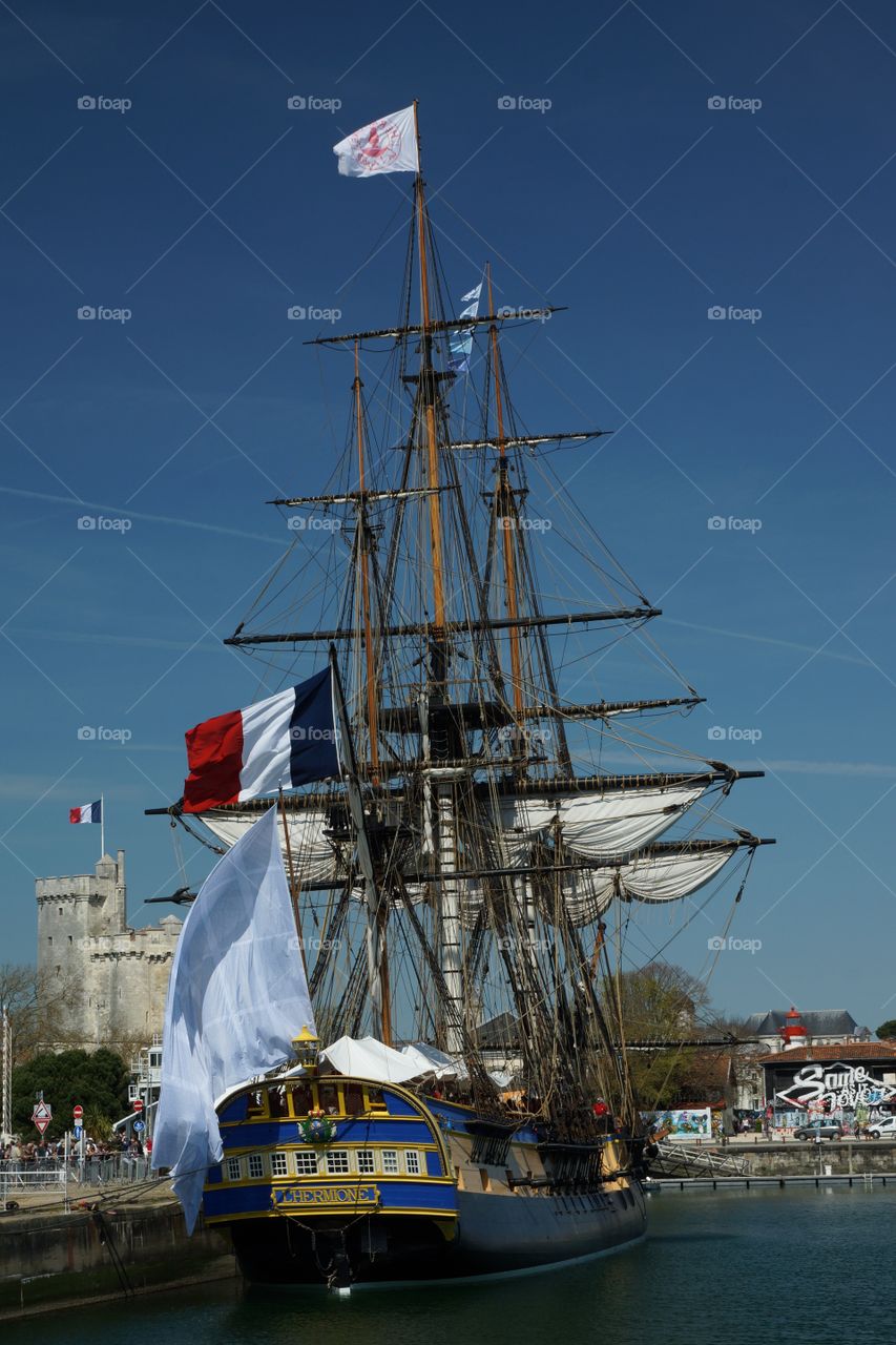 l'Hermione, frégate de la Liberté. L'Hermione accostée au port de La Rochelle