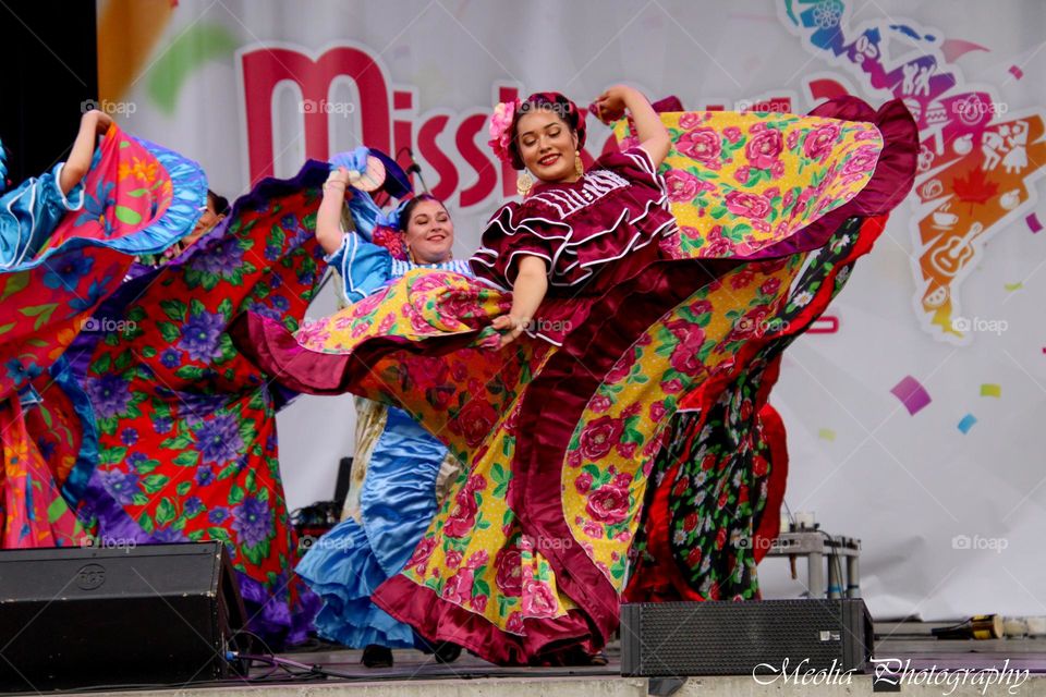 Colourful Mexican dance